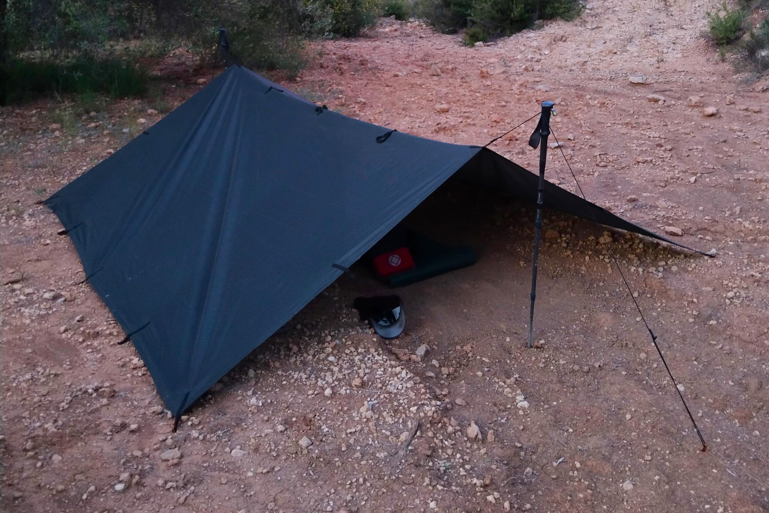 Bigtime Aventura field impression - tarp shelter in the field